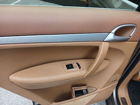 Used 2004 Porsche Cayenne S image 16