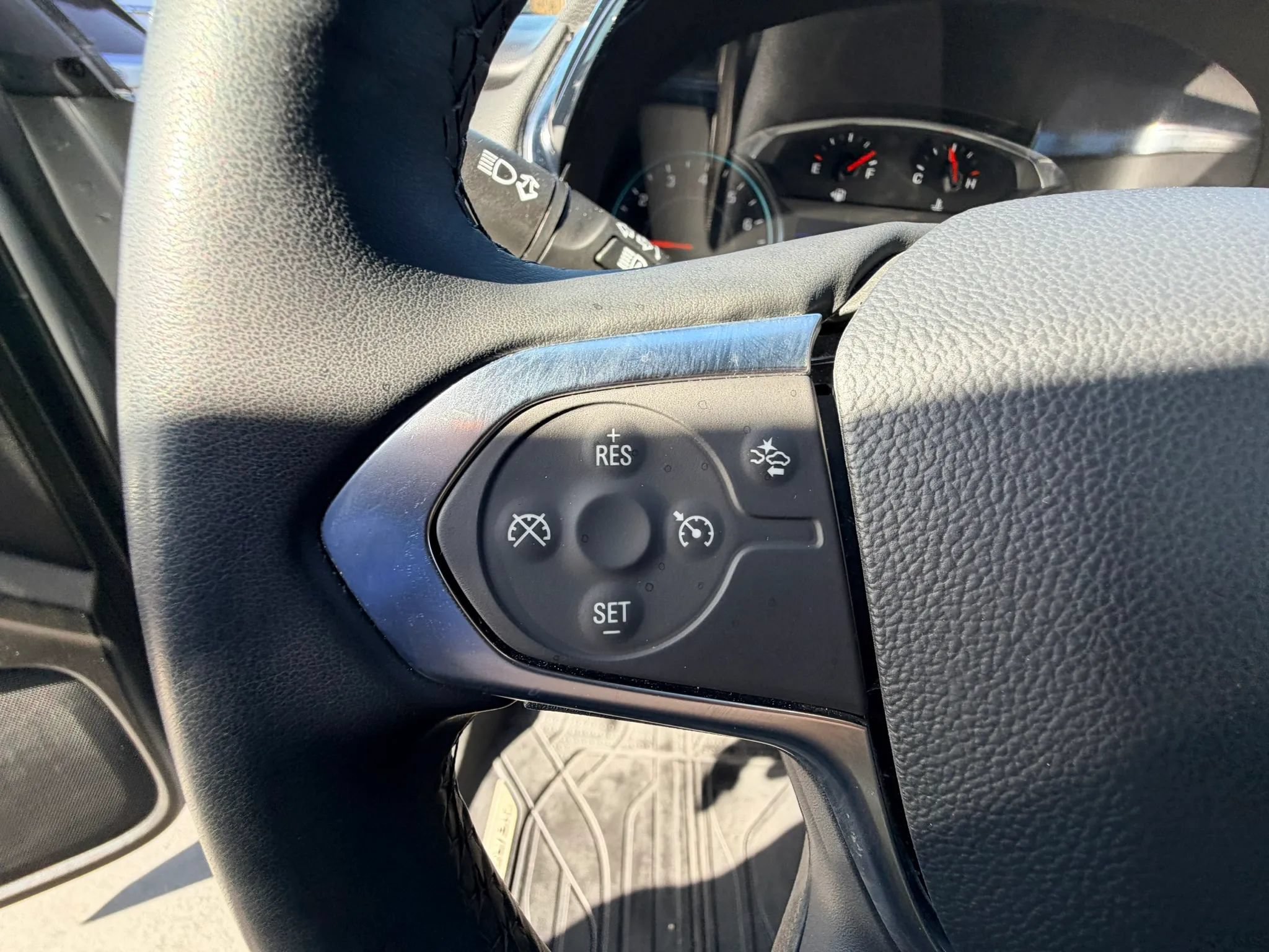 Used 2023 Chevrolet Traverse LT FWD image 14