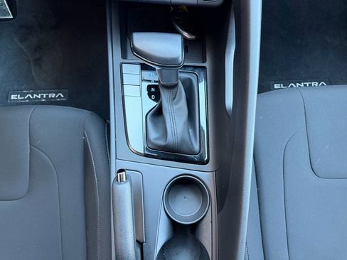 Used 2025 Hyundai Elantra Blue image 27