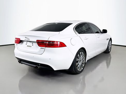 Used 2017 Jaguar XE Premium image 7
