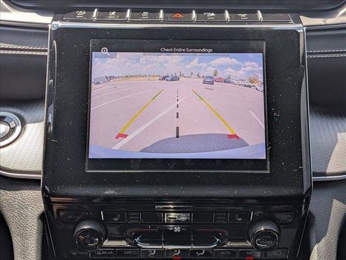 Used 2024 Jeep Grand Cherokee Altitude image 13