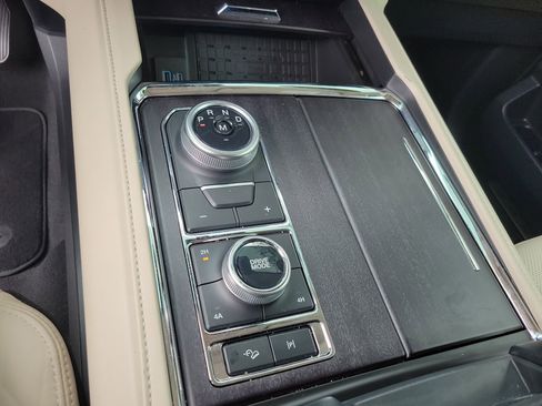 Used 2024 Ford Expedition Platinum AWD/4WD image 32
