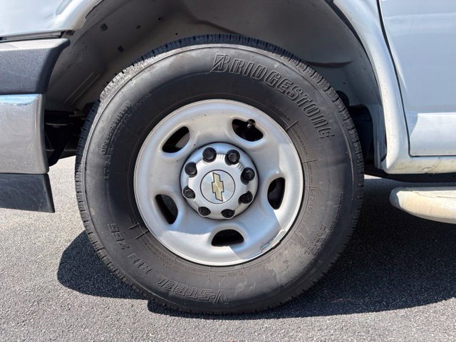 Used 2025 Chevrolet Express 2500 w/ Driver Convenience Package RWD image 15