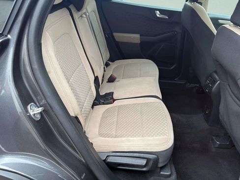 Used 2020 Ford Escape SE image 15