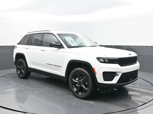 New 2025 Jeep Grand Cherokee Altitude AWD/4WD image 7