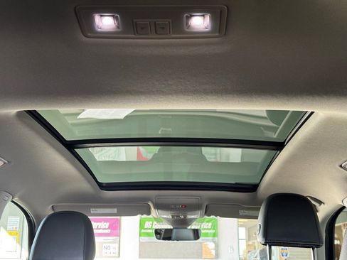 Used 2022 Volkswagen Atlas SEL Premium image 12