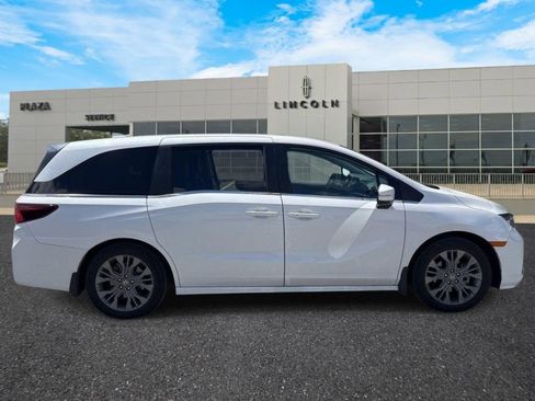 Used 2025 Honda Odyssey Touring image 2