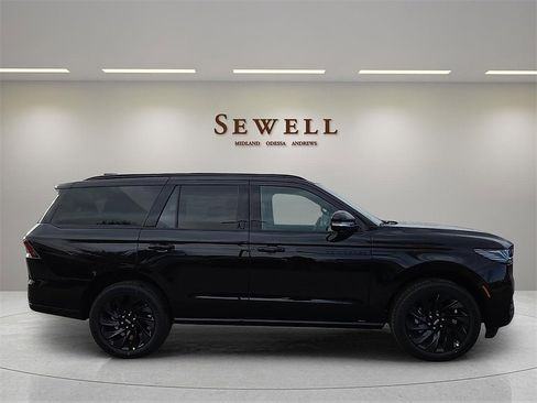 New 2025 Lincoln Navigator Reserve w/ Jet Appearance Package image 5
