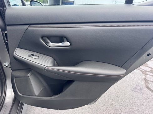 Used 2023 Nissan Sentra SR w/ SR Premium Package FWD image 30