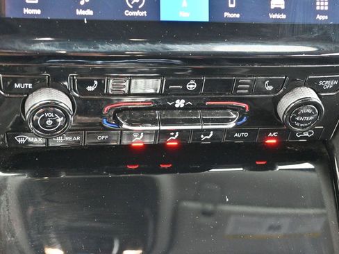 Used 2022 Jeep Grand Cherokee Limited AWD/4WD image 25