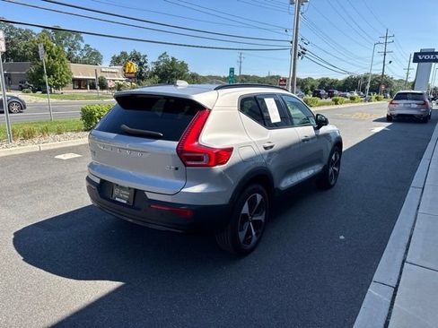 Certified 2025 Volvo XC40 B5 Plus AWD/4WD image 5