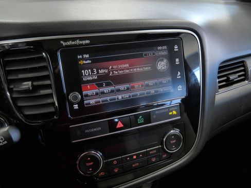 Used 2019 Mitsubishi Outlander GT image 23