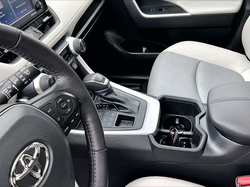 Certified 2022 Toyota RAV4 XLE Premium AWD/4WD image 16