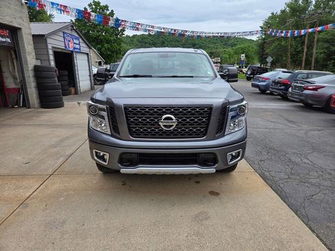 Used 2019 Nissan Titan PRO-4X w/ Pro-4x Convenience Package AWD/4WD image 2