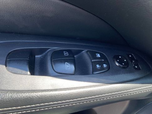 Used 2017 Nissan Pathfinder Platinum FWD image 13