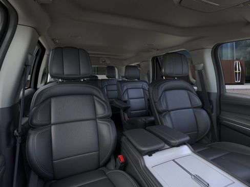 New 2026 Lincoln Navigator Premiere AWD/4WD image 10