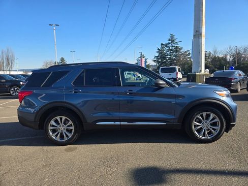 Used 2020 Ford Explorer XLT w/ Equipment Group 202A image 4