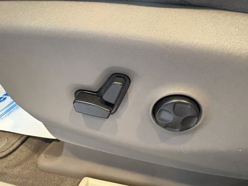 Used 2017 Chrysler Pacifica Touring-L w/ Tire & Wheel Group image 21