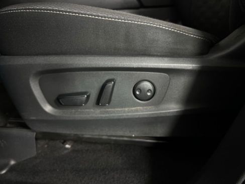 Used 2024 Nissan Pathfinder SV w/ Black Appearance Package image 22