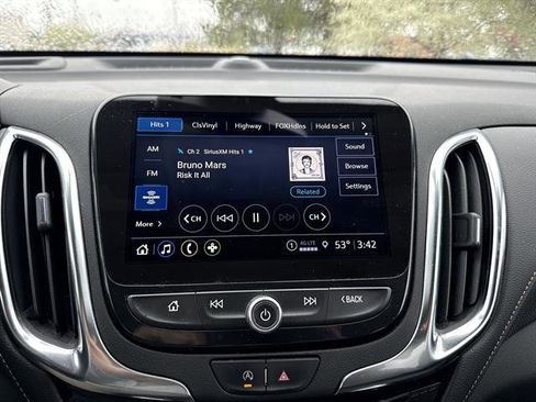 Used 2024 Chevrolet Equinox Premier AWD/4WD image 12