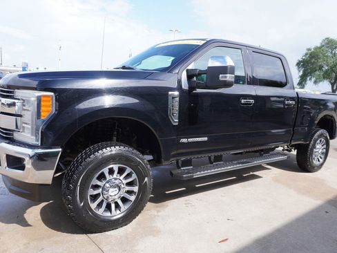 Used 2017 Ford F250 Lariat w/ Lariat Ultimate Package AWD/4WD image 3