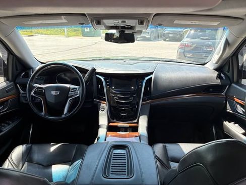 Used 2019 Cadillac Escalade Premium Luxury AWD/4WD image 13
