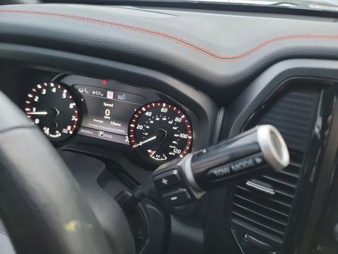 Used 2022 Nissan Titan PRO-4X w/ Pro-4x Convenience Package image 18