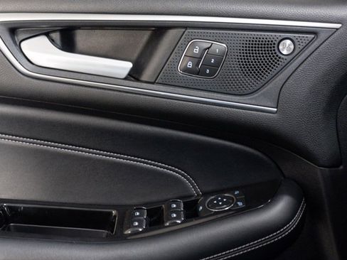 Used 2019 Ford Edge Titanium w/ Cold Weather Package image 10