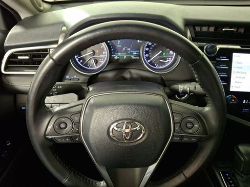 Used 2018 Toyota Camry XLE image 19