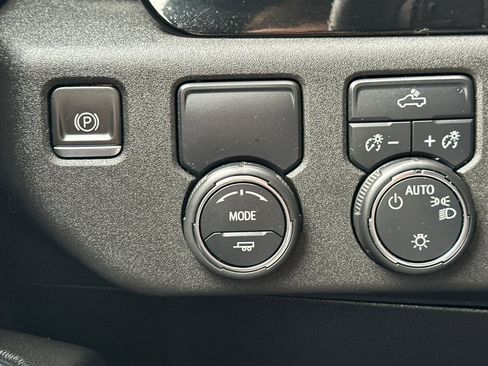 Used 2022 Chevrolet Silverado 1500 LT image 34