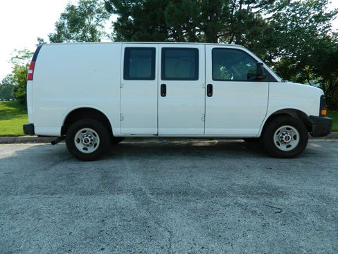 Used 2017 GMC Savana 2500 image 5