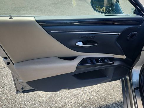 Used 2019 Lexus ES 350 w/ Accessory Package FWD image 12