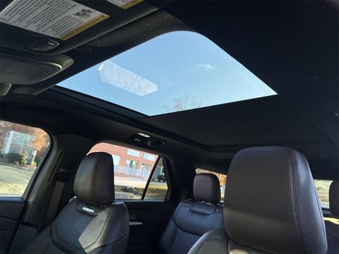 New 2026 Ford Explorer Platinum image 14