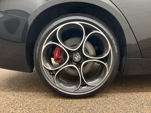 Used 2024 Alfa Romeo Giulia Veloce AWD/4WD image 29