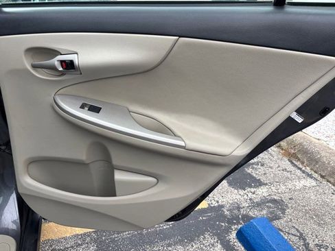 Used 2013 Toyota Corolla LE FWD image 40