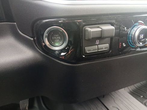 New 2026 GMC Sierra 1500 SLE image 12