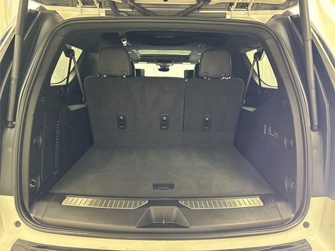 Certified 2024 Chevrolet Suburban High Country image 30