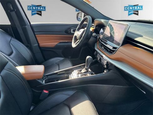 Certified 2024 Jeep Compass Limited w/ Sun and Sound Group image 15