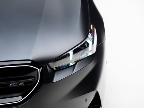 Used 2025 BMW M5 w/ Carbon Package image 10