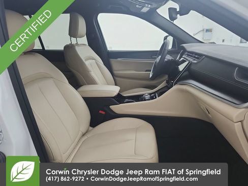Used 2023 Jeep Grand Cherokee Limited AWD/4WD image 31