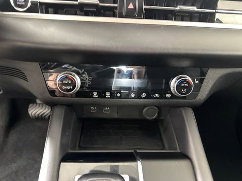 Used 2023 Mitsubishi Outlander SE image 23