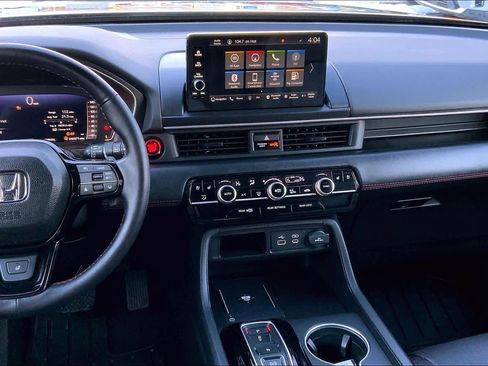 Used 2025 Honda Pilot Black Edition image 7