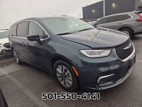 Used 2024 Chrysler Pacifica Select FWD image 3