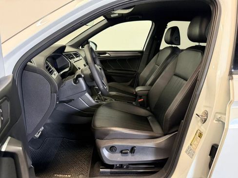 Used 2022 Volkswagen Tiguan SE R-Line FWD image 9