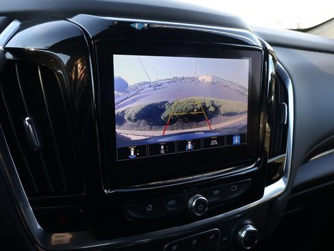 Used 2023 Chevrolet Traverse LT FWD image 23