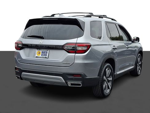 Certified 2023 Honda Pilot Touring image 6
