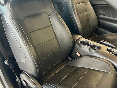 Used 2016 Ford Mustang Premium image 13