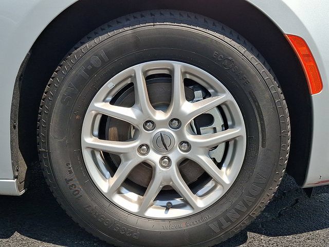 Used 2024 Chrysler Pacifica Touring-L FWD image 8