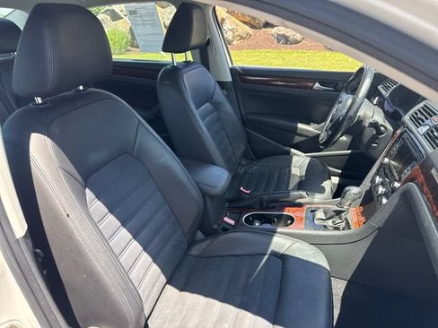 Used 2013 Volkswagen Passat 3.6 SEL Premium FWD image 14