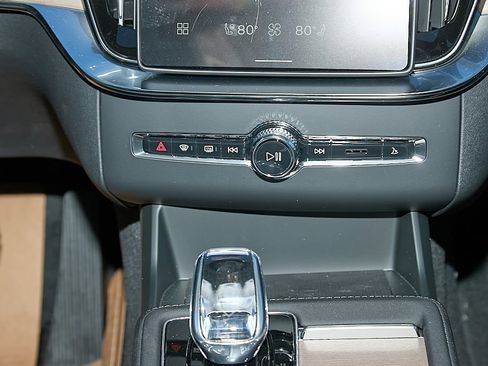 New 2026 Volvo XC90 B6 Plus w/ Protection Package image 30